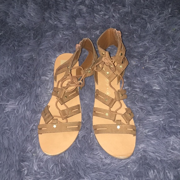 Cute sandals - Picture 1 of 3